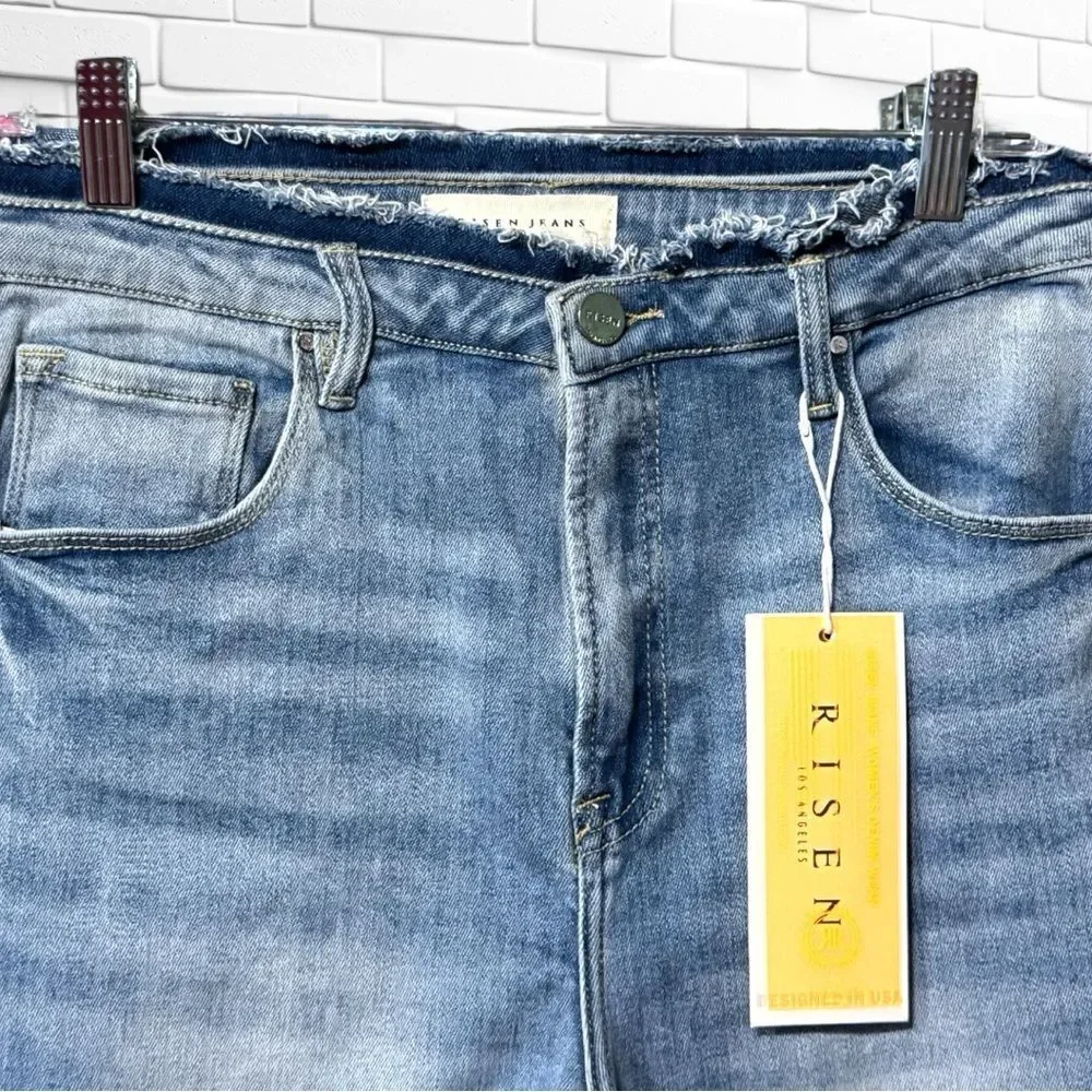 Risen High Rise Crop Flare Frayed Hem Light Wash Jeans Size 13/31 – NWT